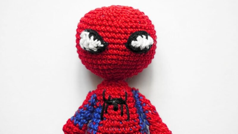 patrón spiderman amigurumi